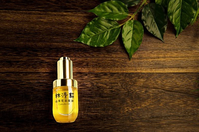 清新养护每一寸肌肤 全新林清轩山茶花润肤油的植物之道